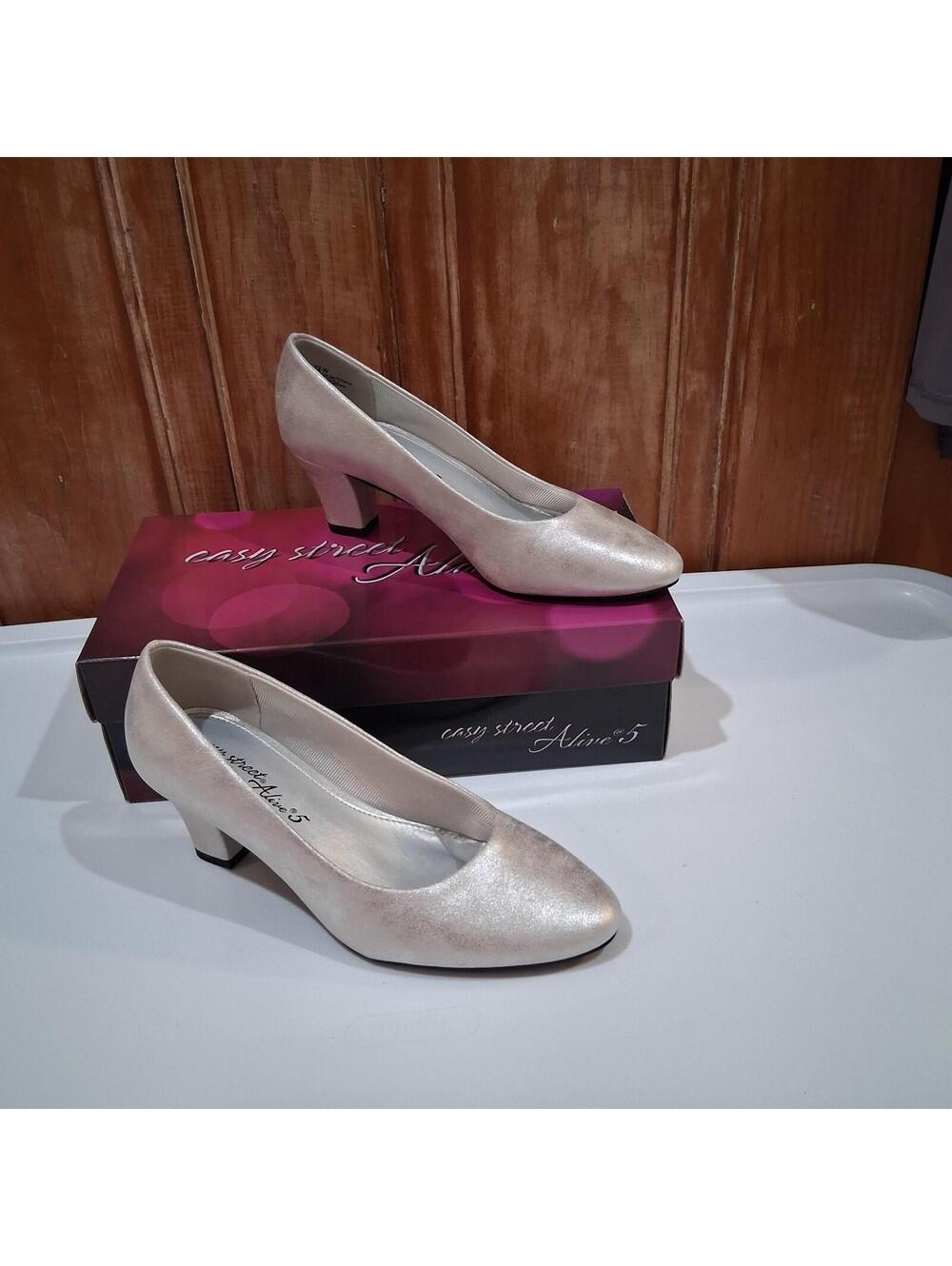 Easy Street Alive @ 5 "Ballari" Women's Silver Pumps - Size 7.5 W (Wide) Dance